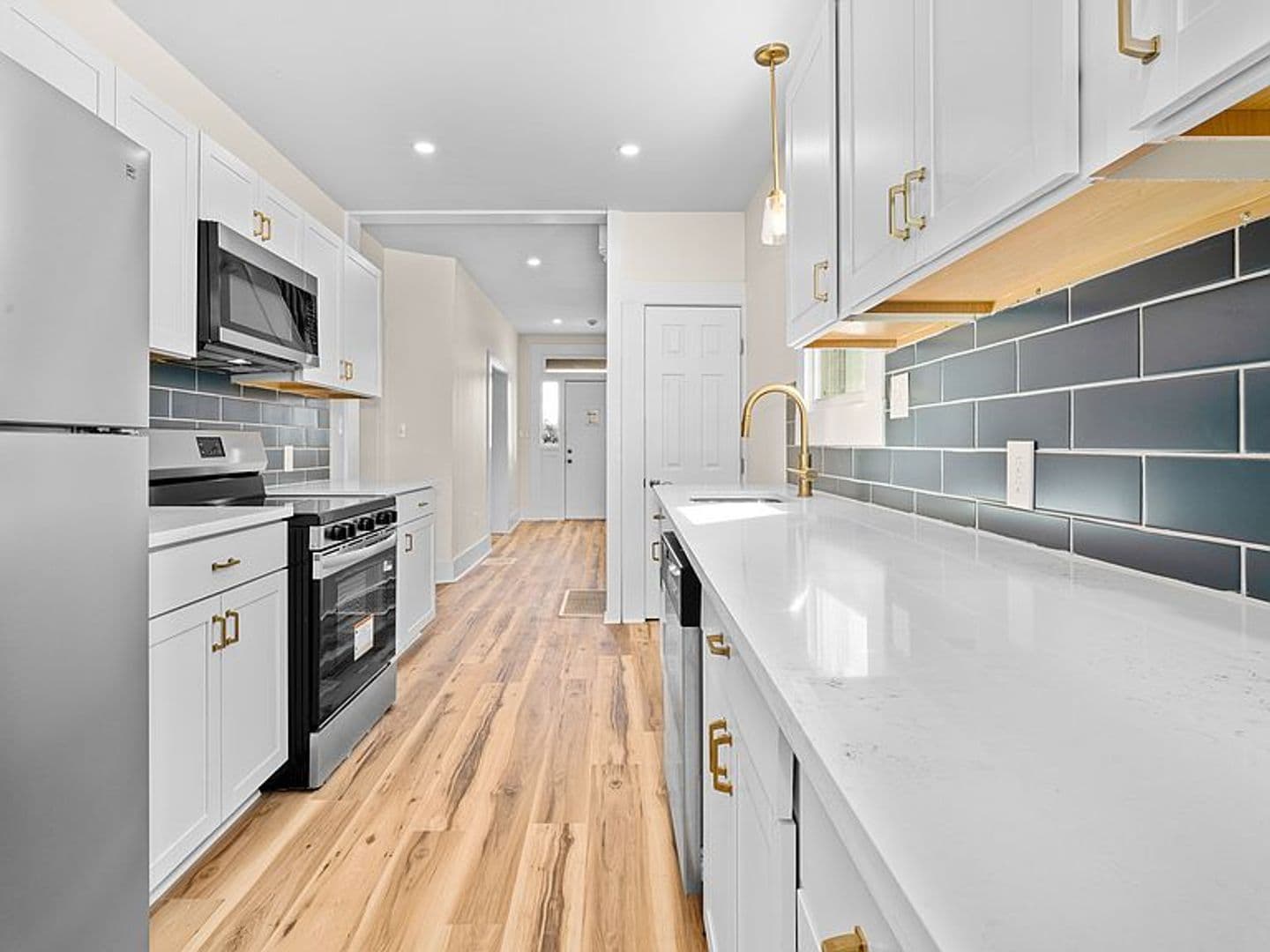 Munhall House: 119 E 20th Ave