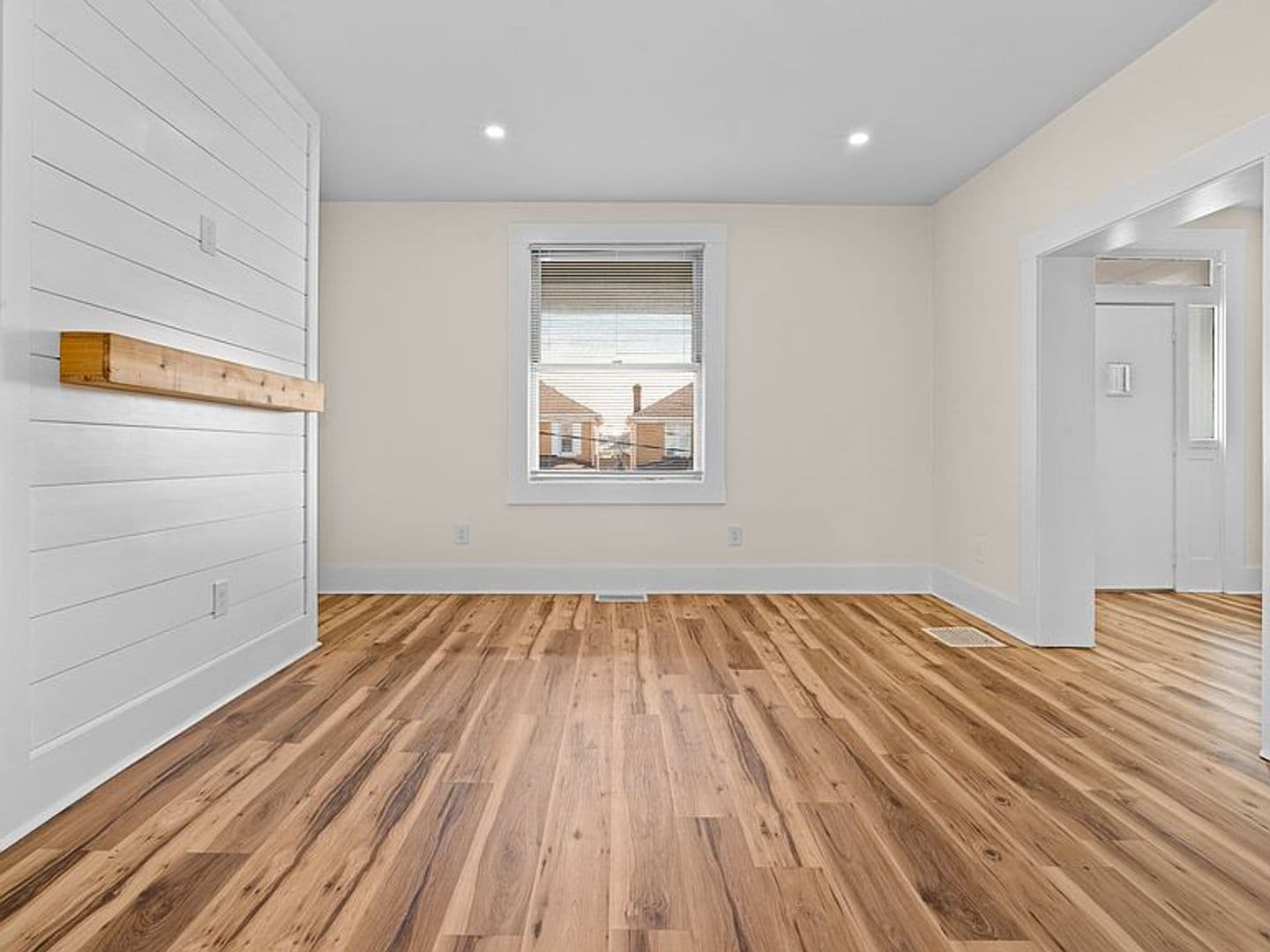 Munhall House: 119 E 20th Ave