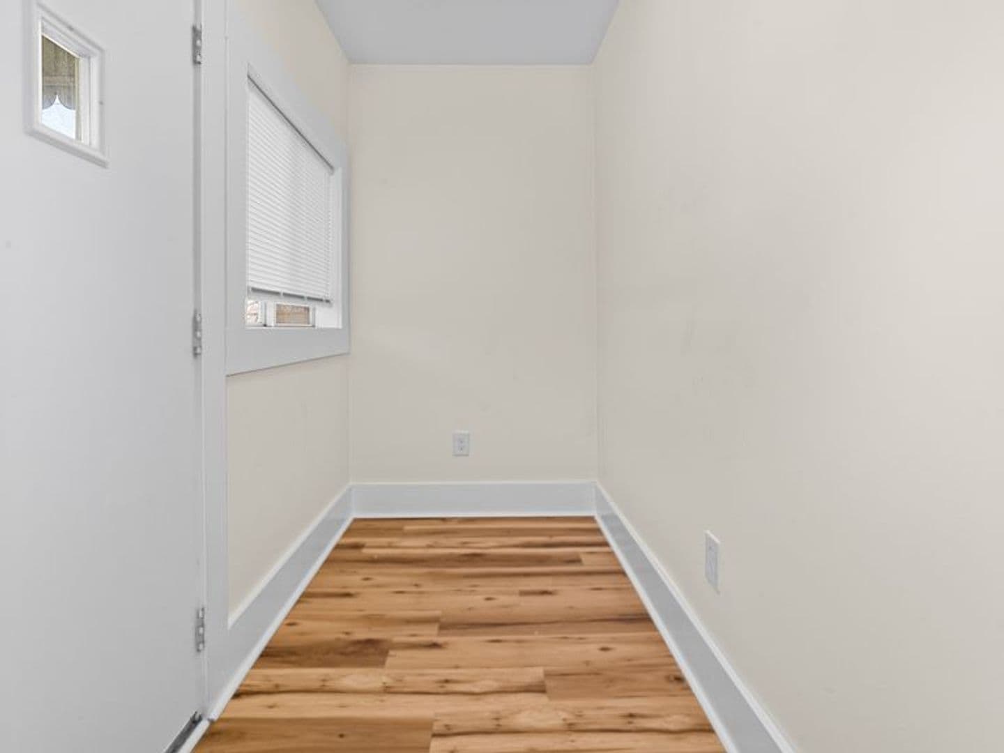 Munhall House: 119 E 20th Ave