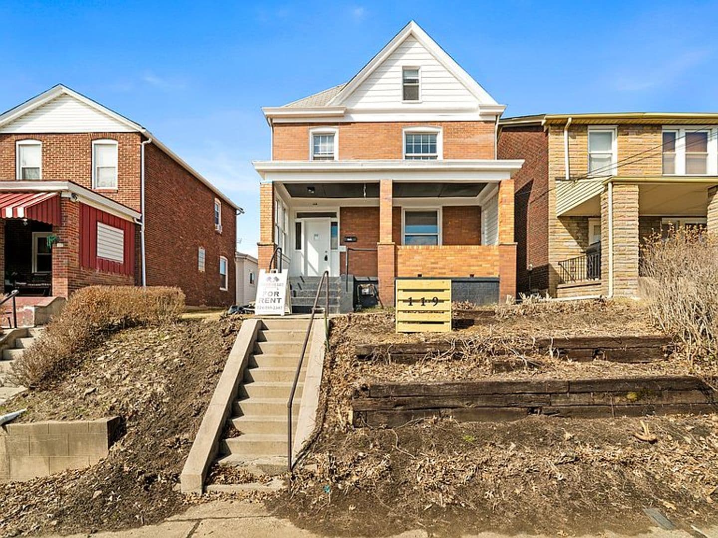 Munhall House: 119 E 20th Ave