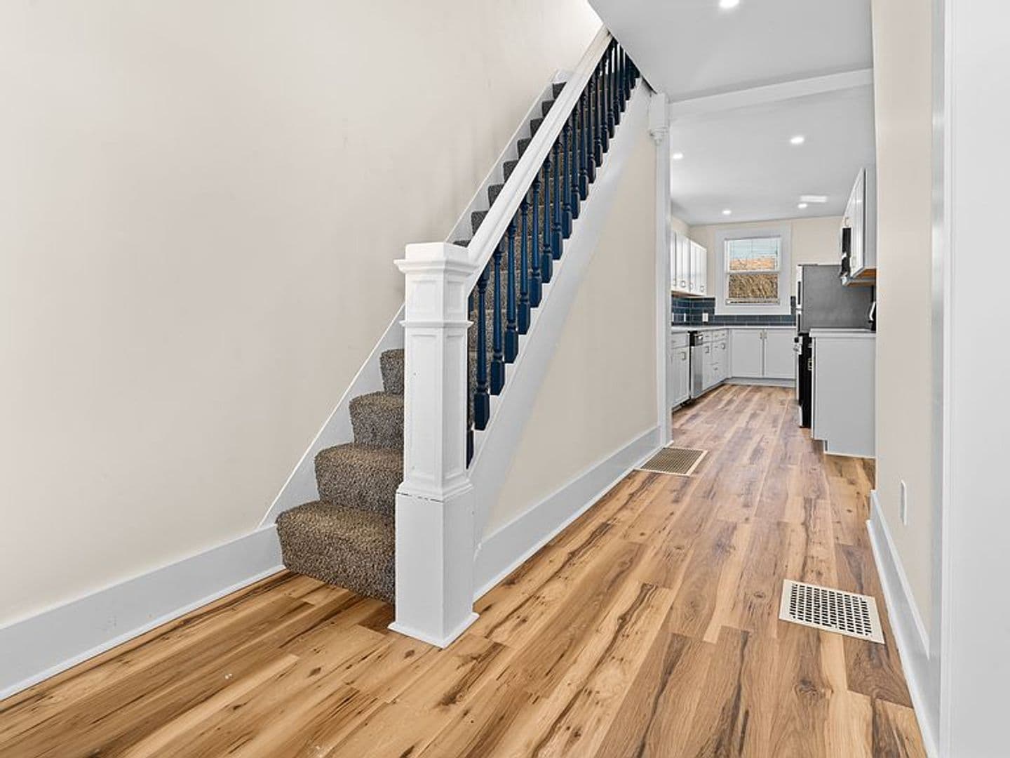 Munhall House: 119 E 20th Ave