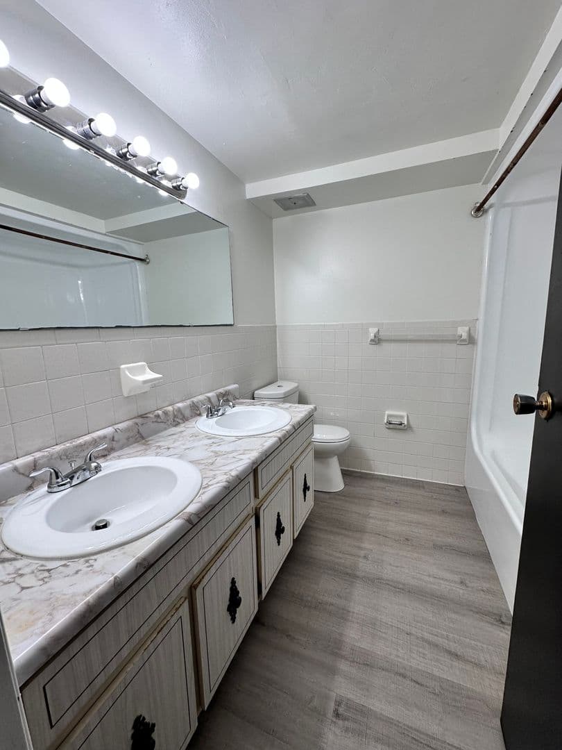 Beaver Apartment: 470 Market St - Unit 13