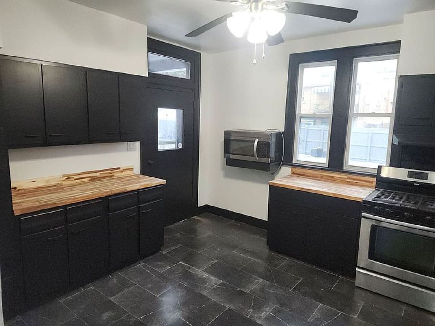 Munhall House: 622 E 13th Ave