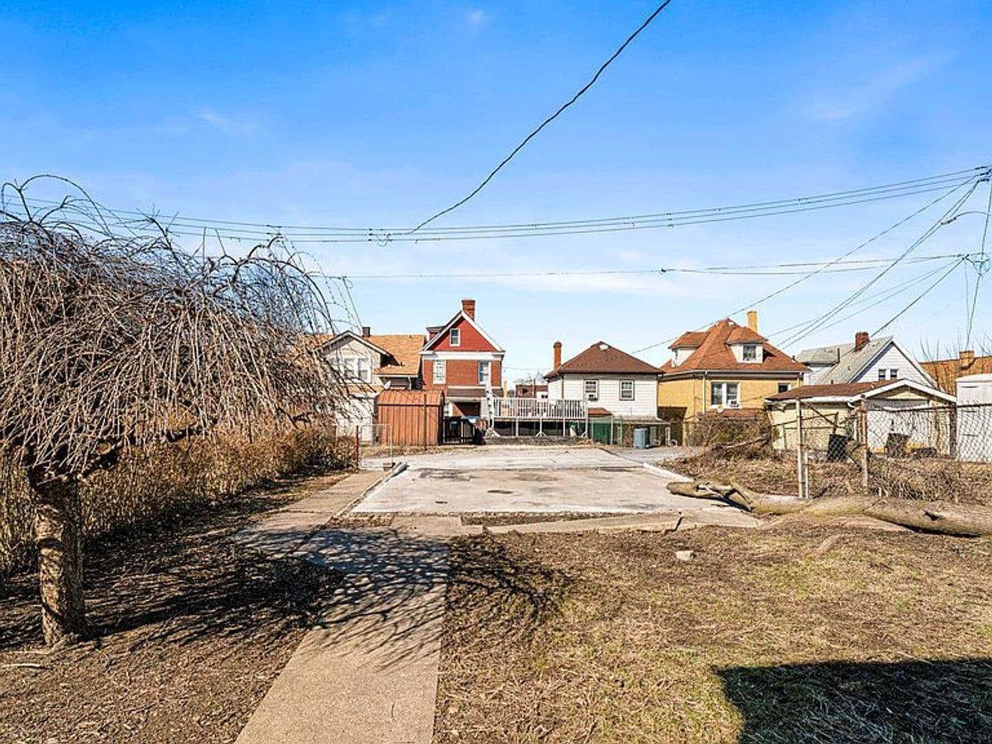 Munhall House: 119 E 20th Ave