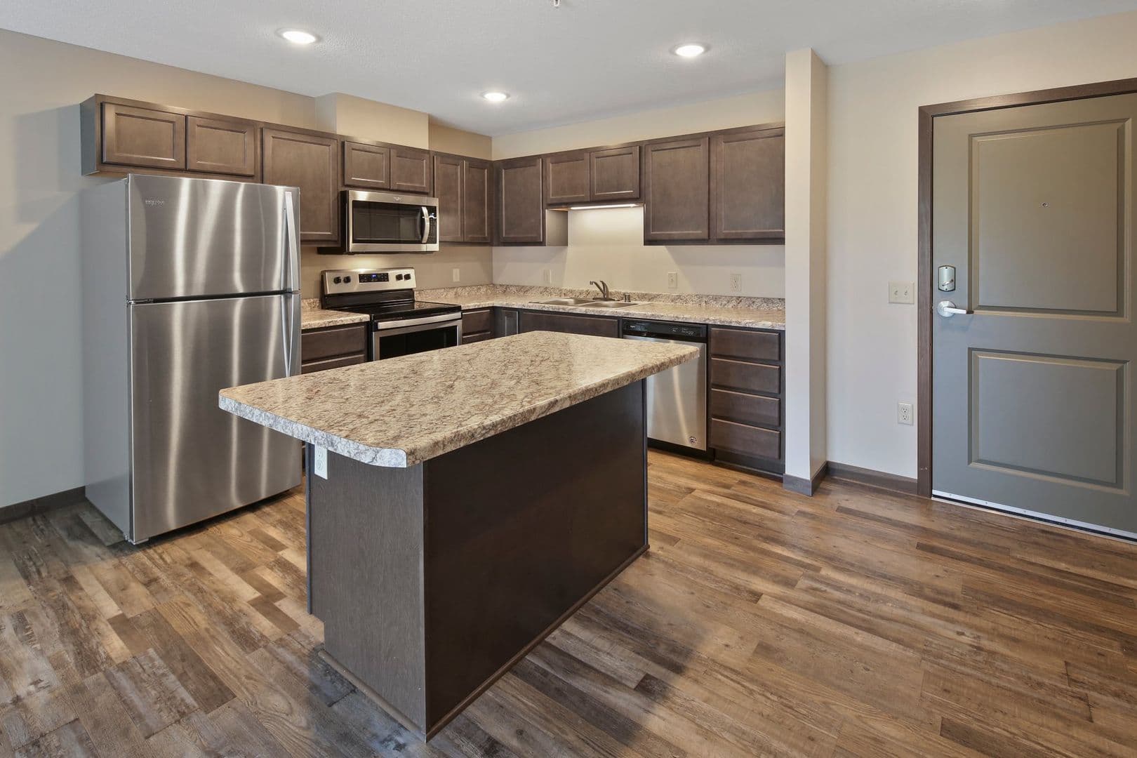 Elk River Apartment: 725 6th St NW