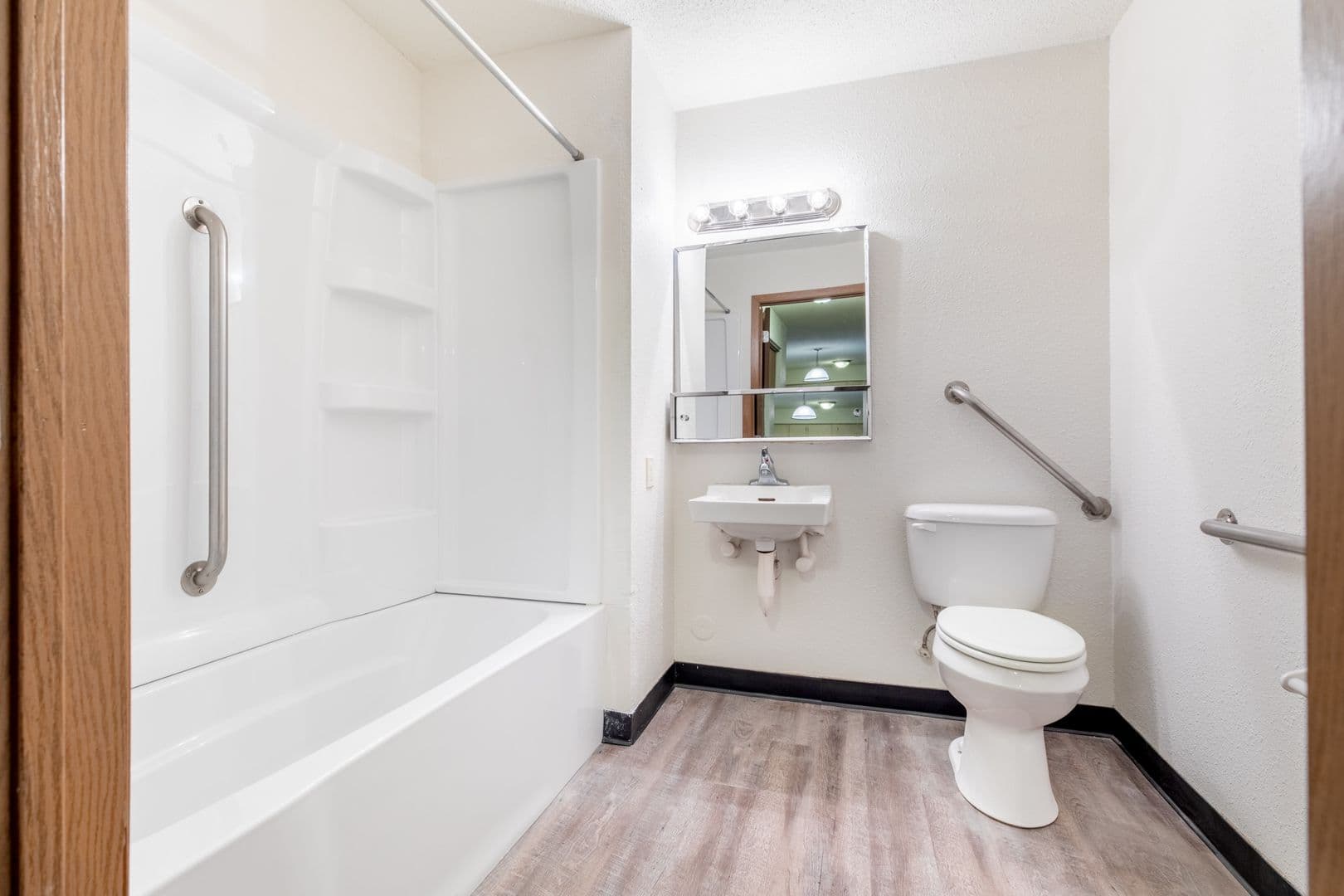 Clearwater Apartment: 825 Ash St