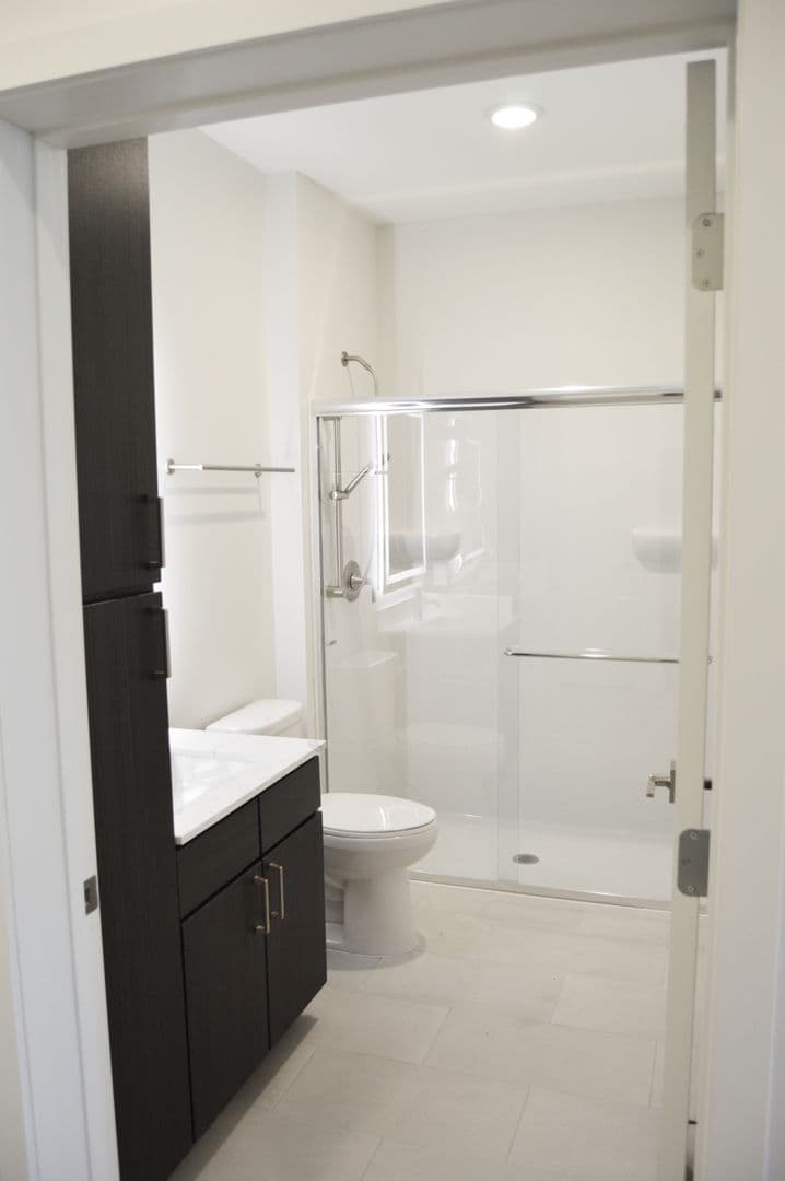 Alexandria Apartment: 716 Darling Ave