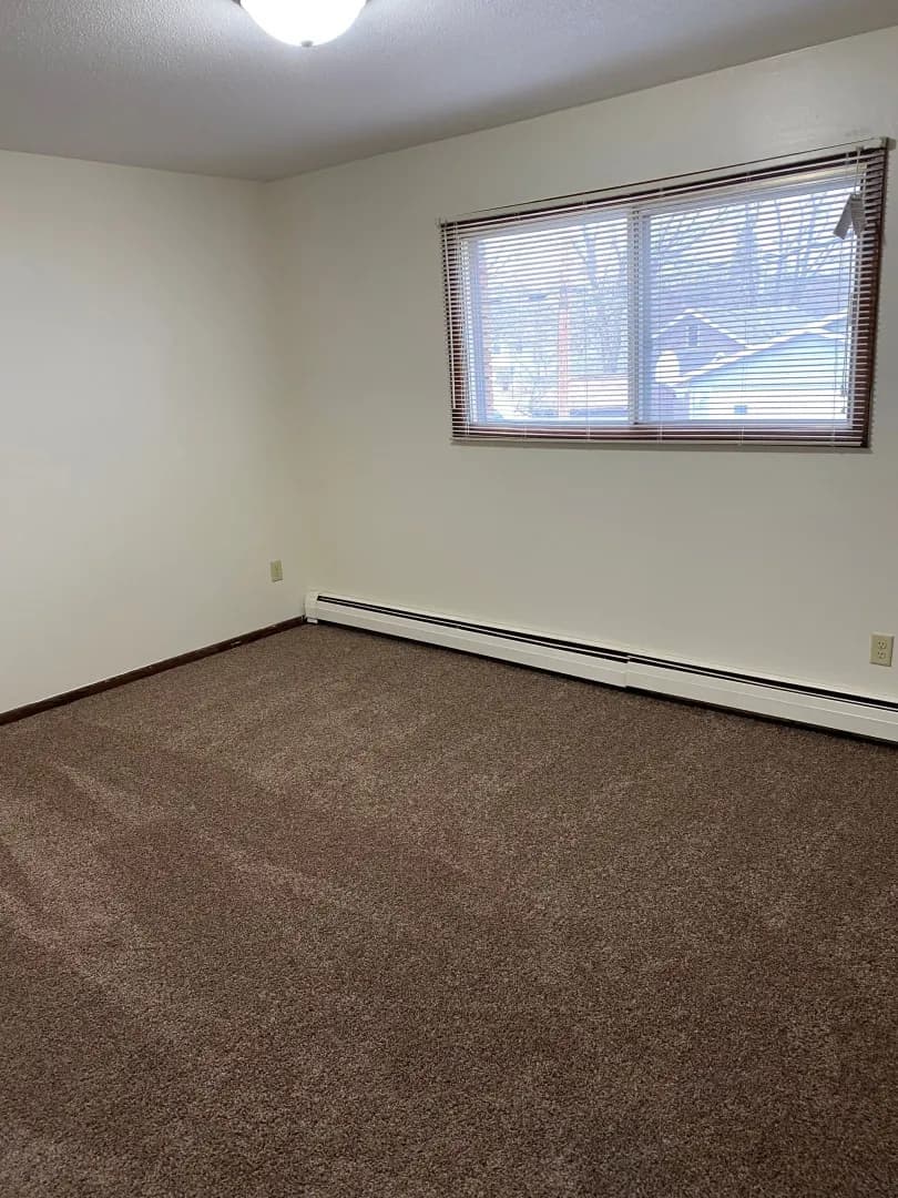 St. Cloud Apartment: 344 33rd Ave N