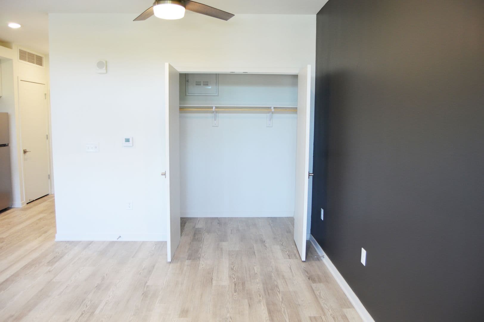 Alexandria Apartment: 716 Darling Ave