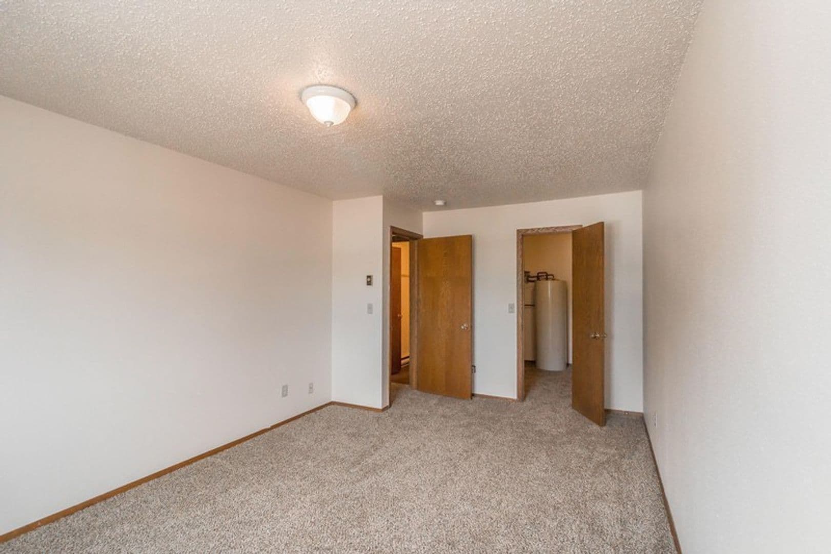 Dickinson Apartment: 2068 Prairie Ave