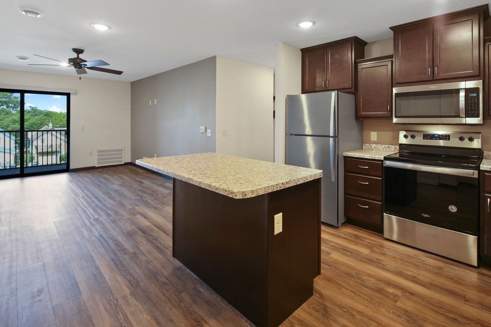 Monticello Apartment: 212 Locust St