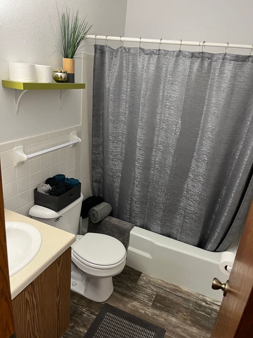 Morris Apartment: 105 Sunnyslope Rd