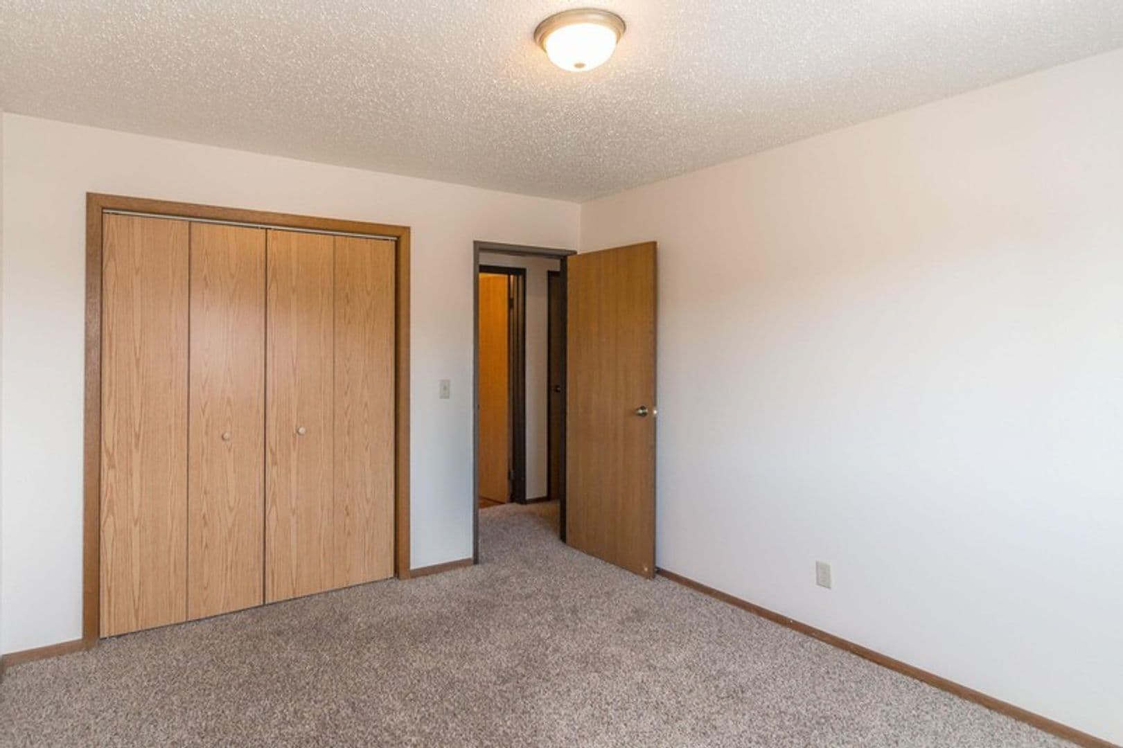 Dickinson Apartment: 2068 Prairie Ave
