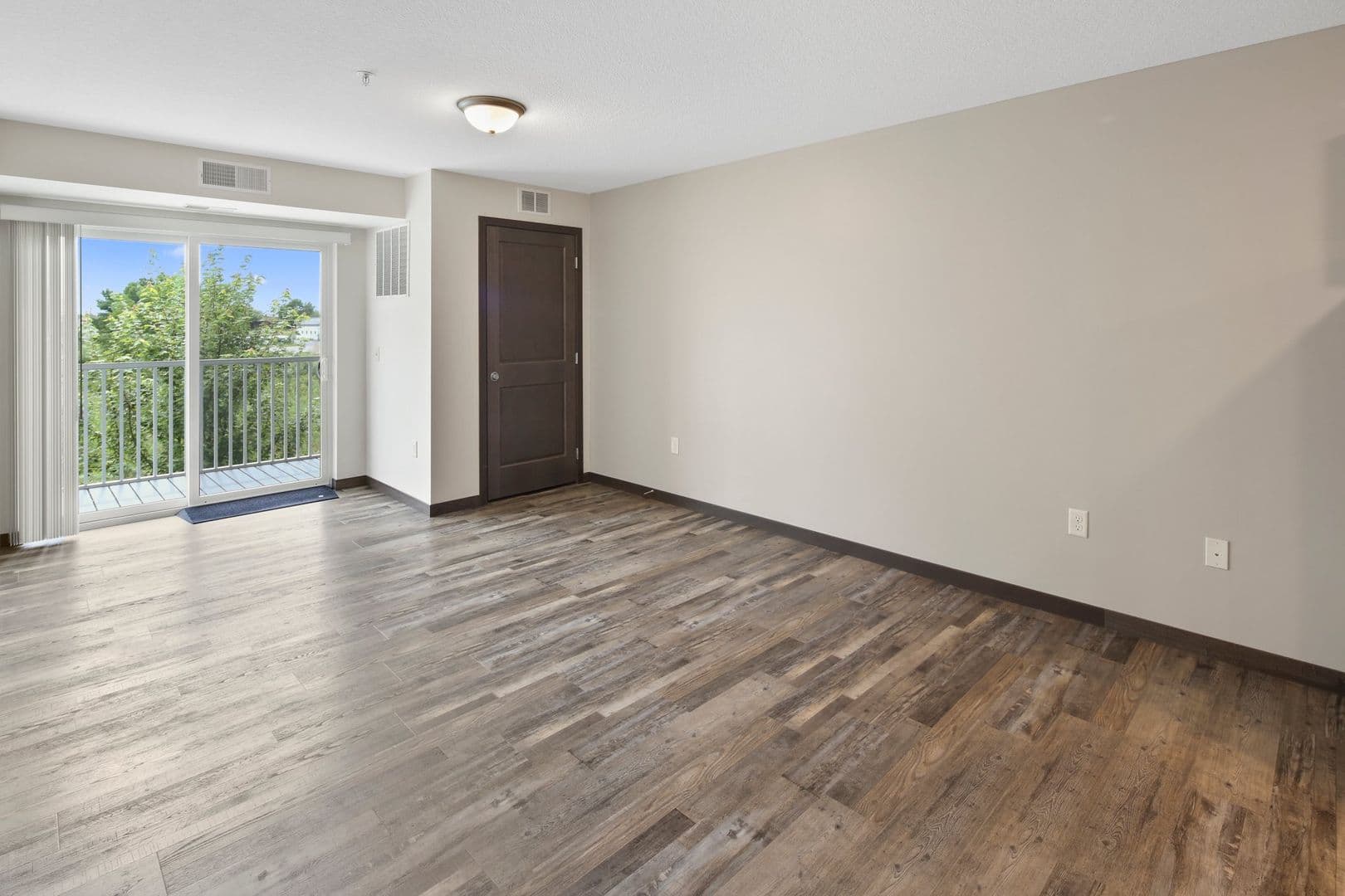 Elk River Apartment: 725 6th St NW