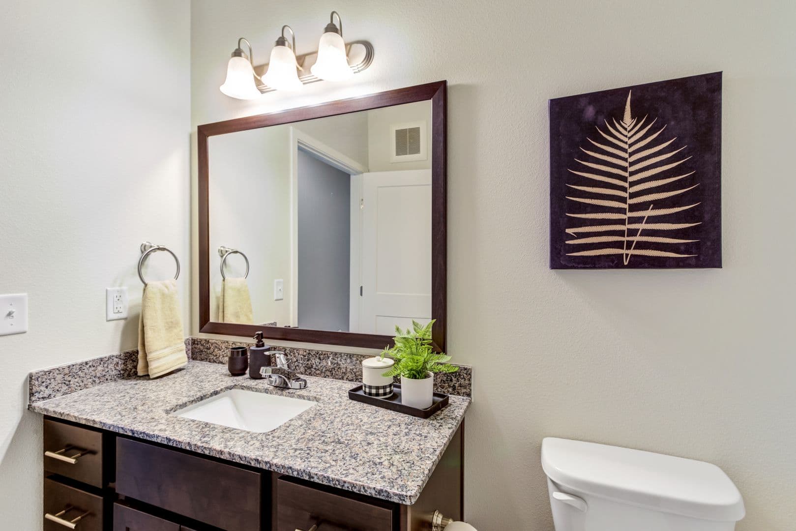 North Saint Paul Apartment: 2290 Anchor Drive