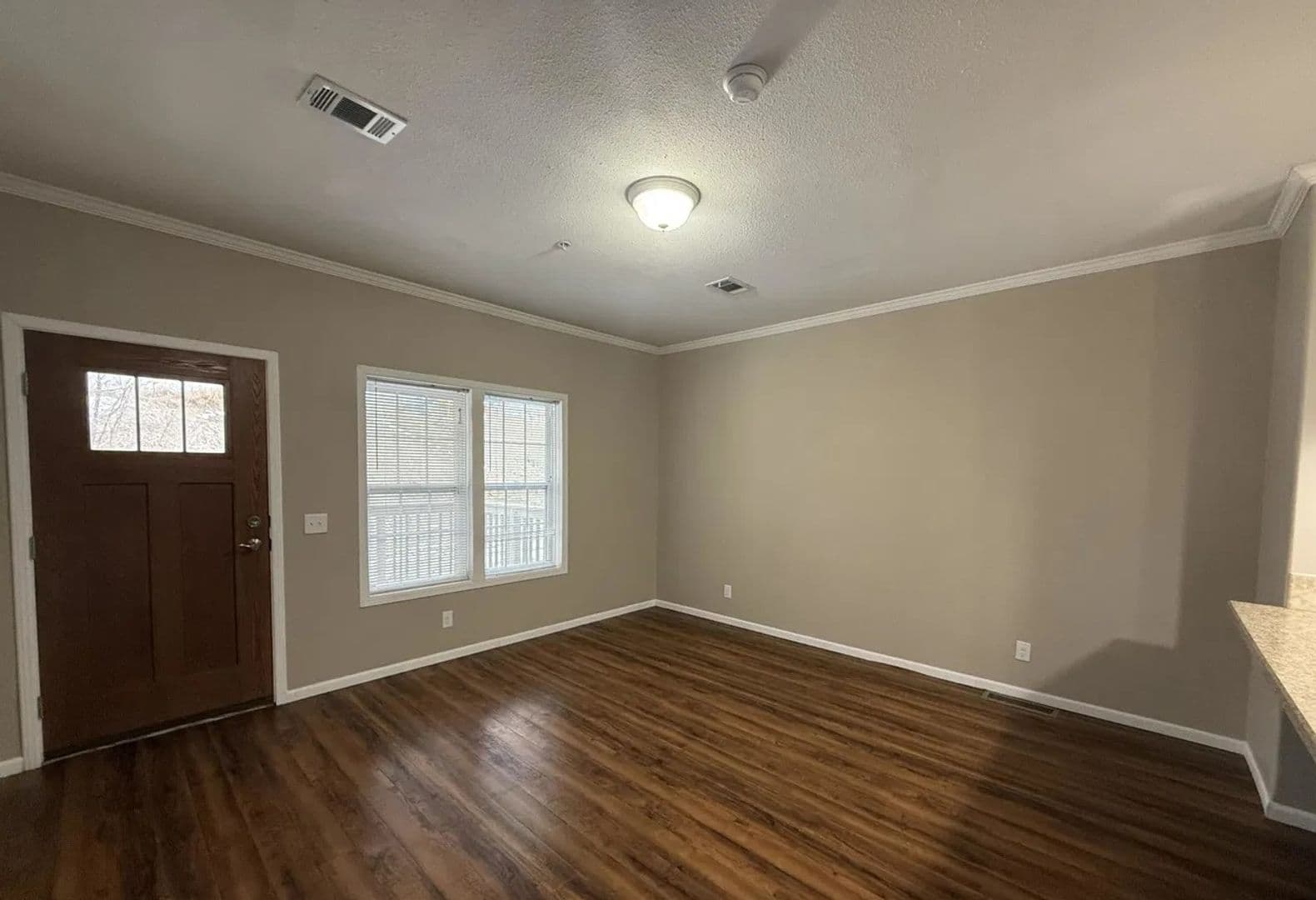 Watford CIty Townhome: 120 4th Ave SE