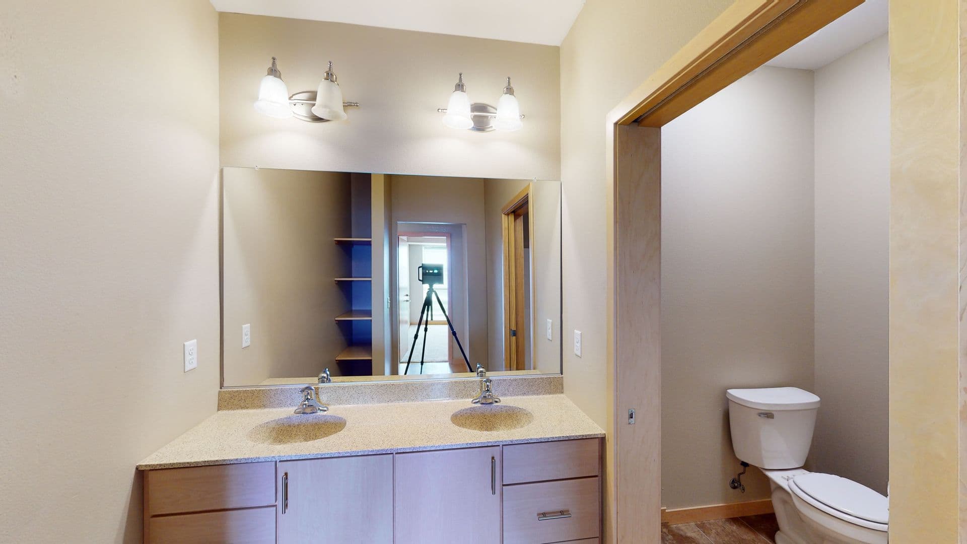 Eau Claire Apartment: 2851 Hendrickson Dr