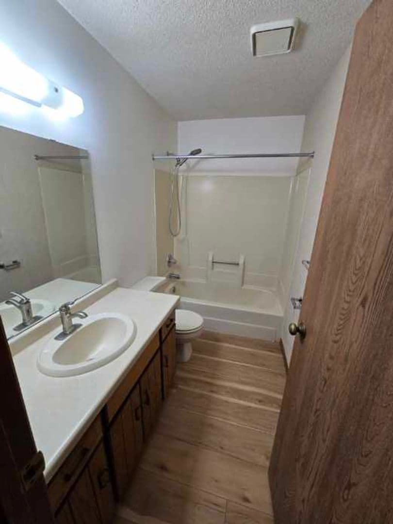 Monticello Apartment: 139 Riverview Drive