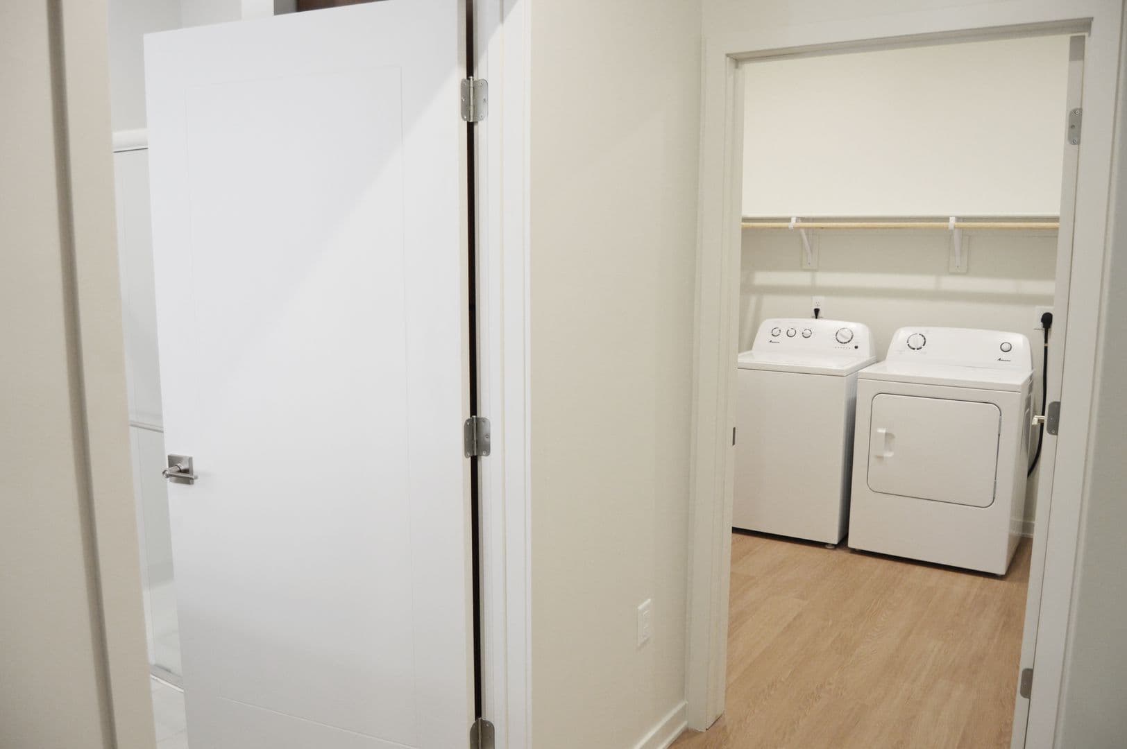 Alexandria Apartment: 716 Darling Ave