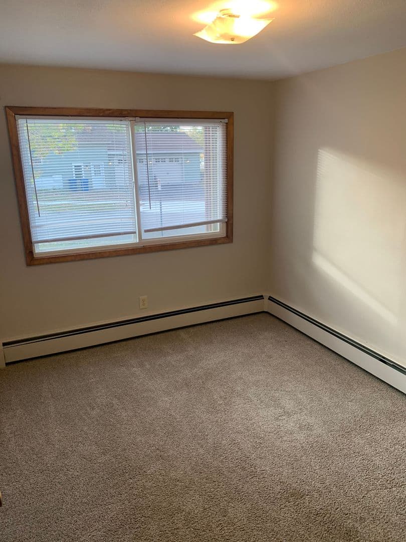 Sauk Rapids Apartment: 107 3rd Ave S