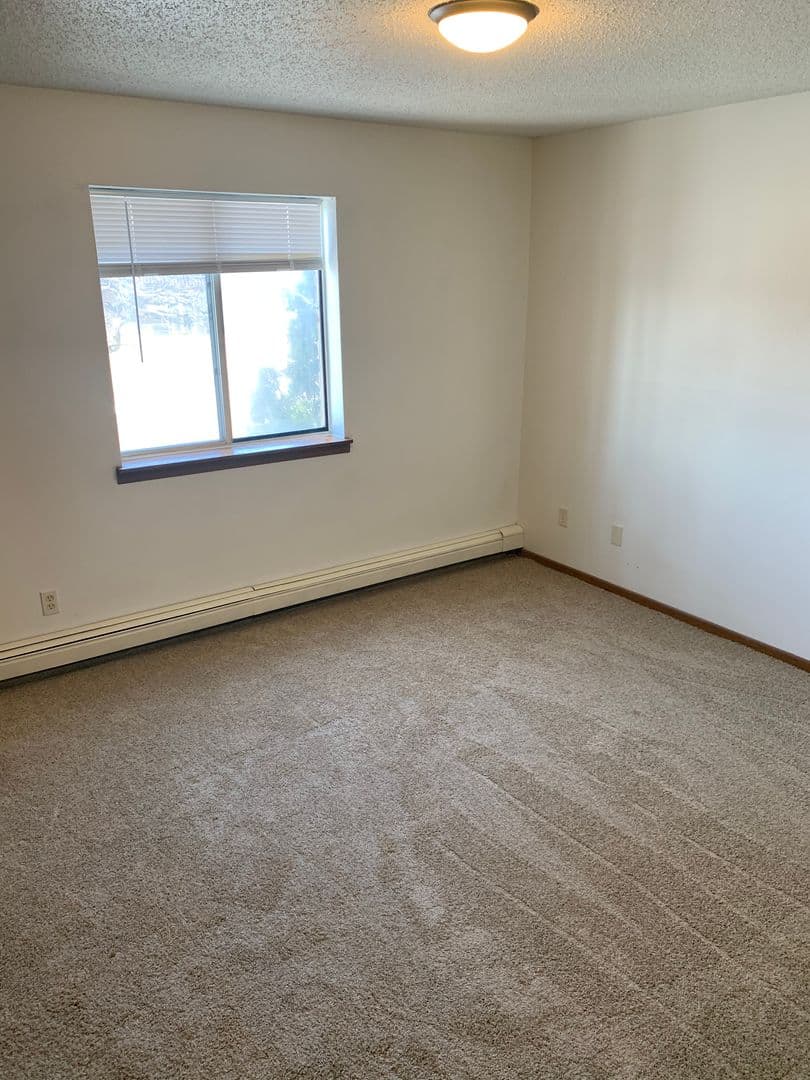 St. Cloud Apartment: 520 15th Ave SE