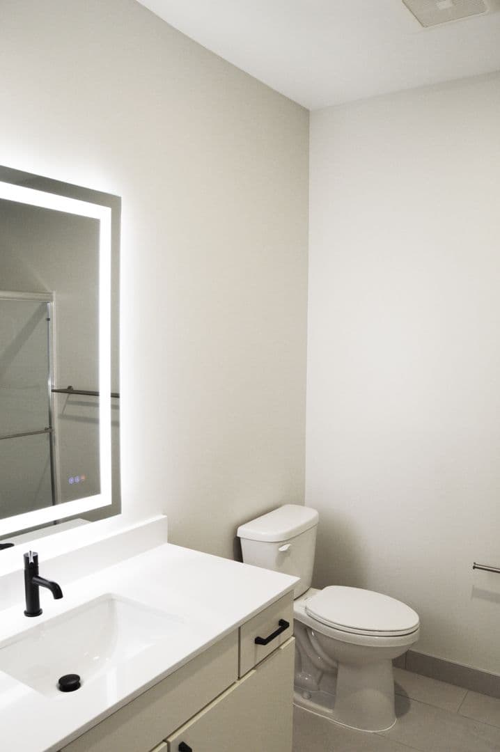Alexandria Apartment: 716 Darling Ave