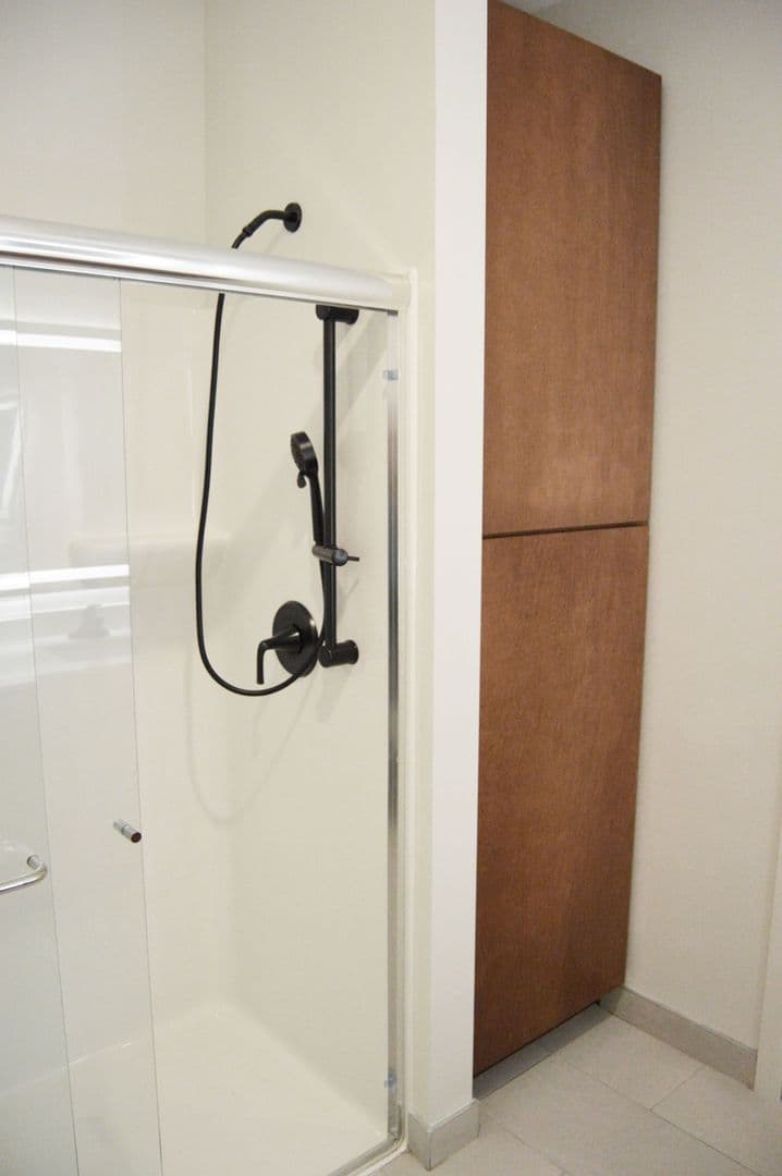 Alexandria Apartment: 716 Darling Ave