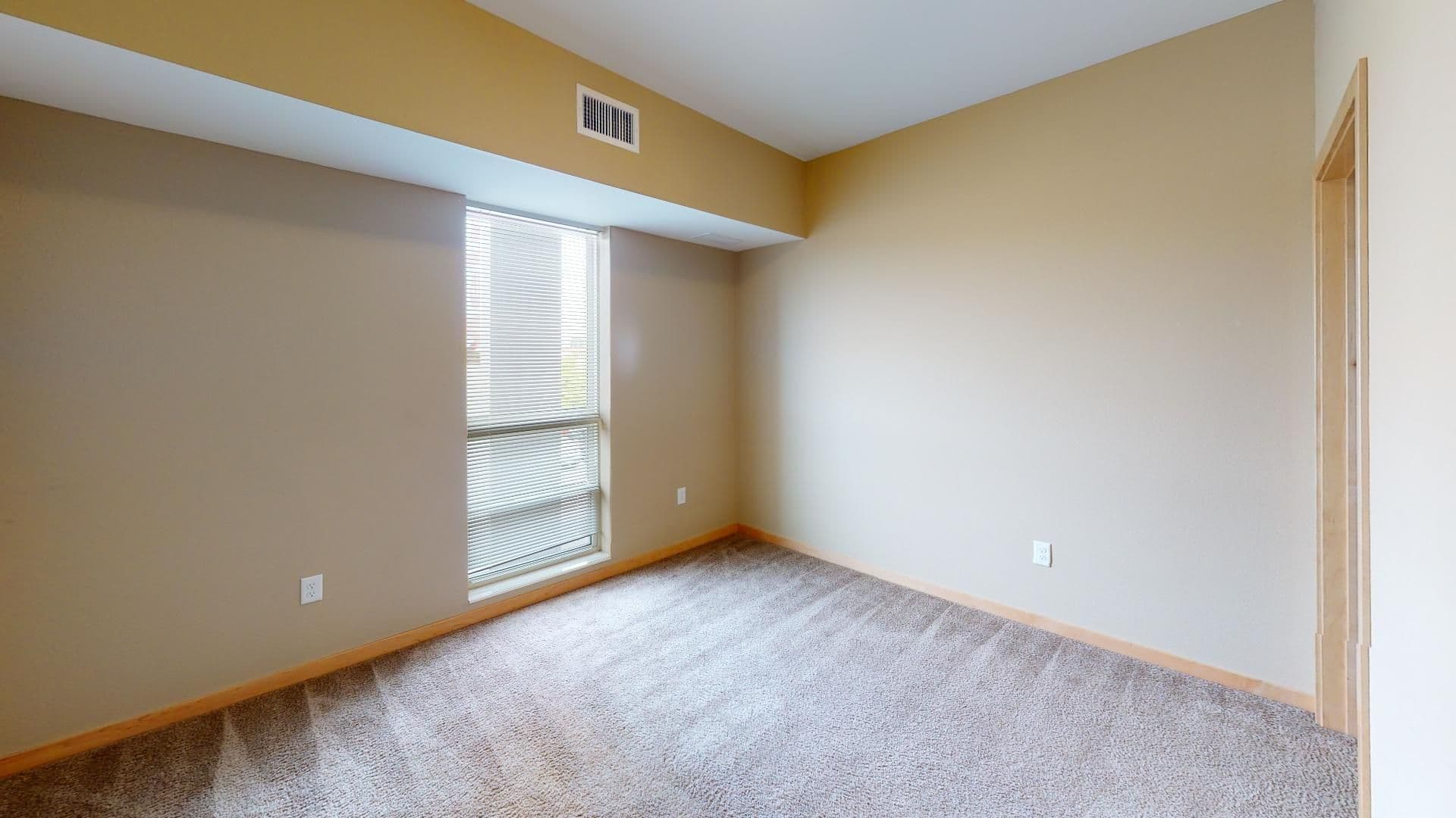 Eau Claire Apartment: 2851 Hendrickson Dr