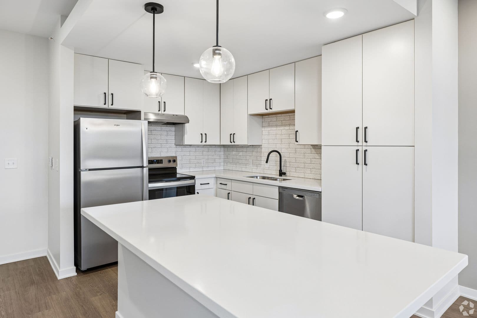 Alexandria Apartment: 716 Darling Ave