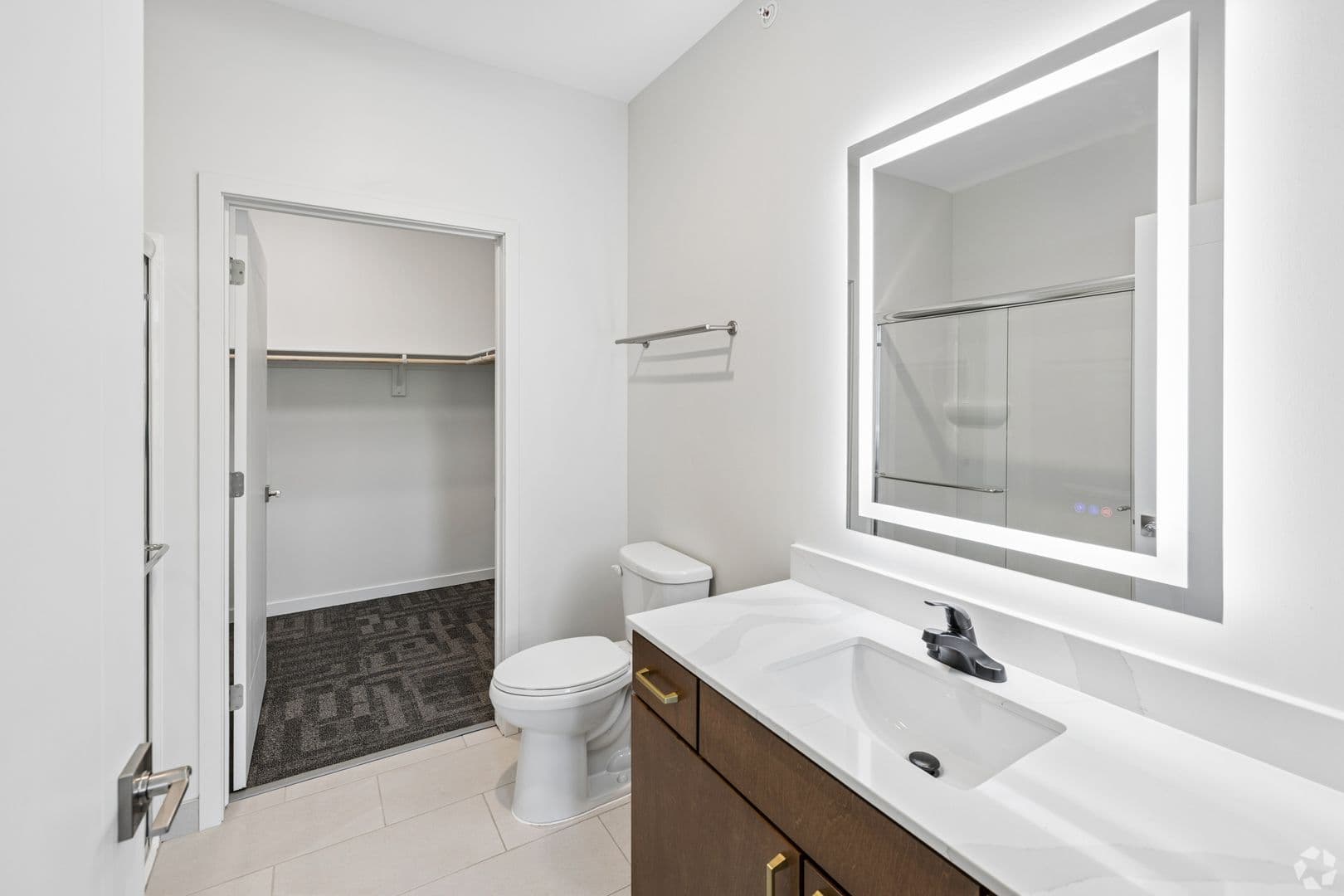 Alexandria Apartment: 716 Darling Ave