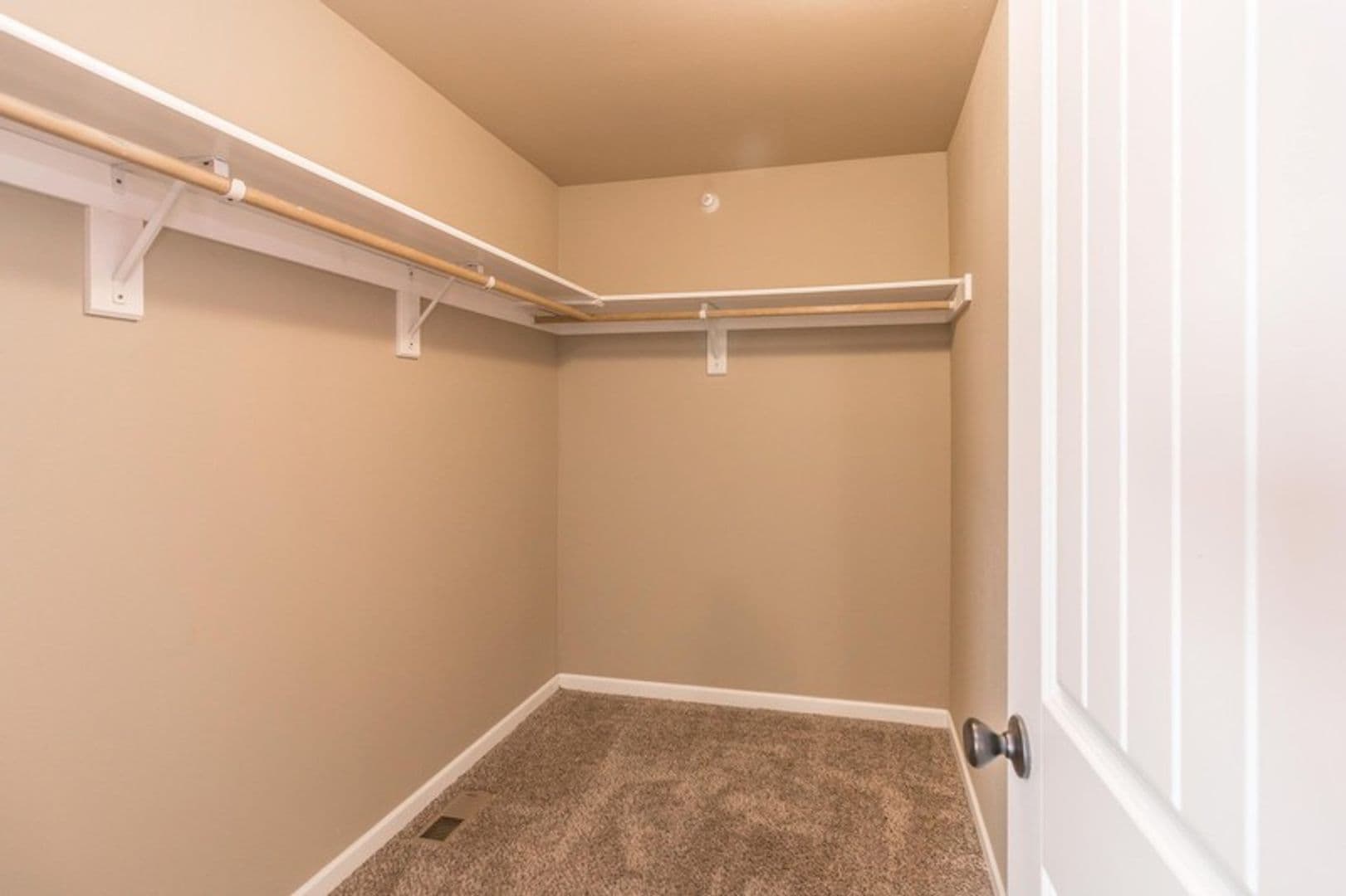 Dickinson Apartment: 2051 Yellowstone Cir