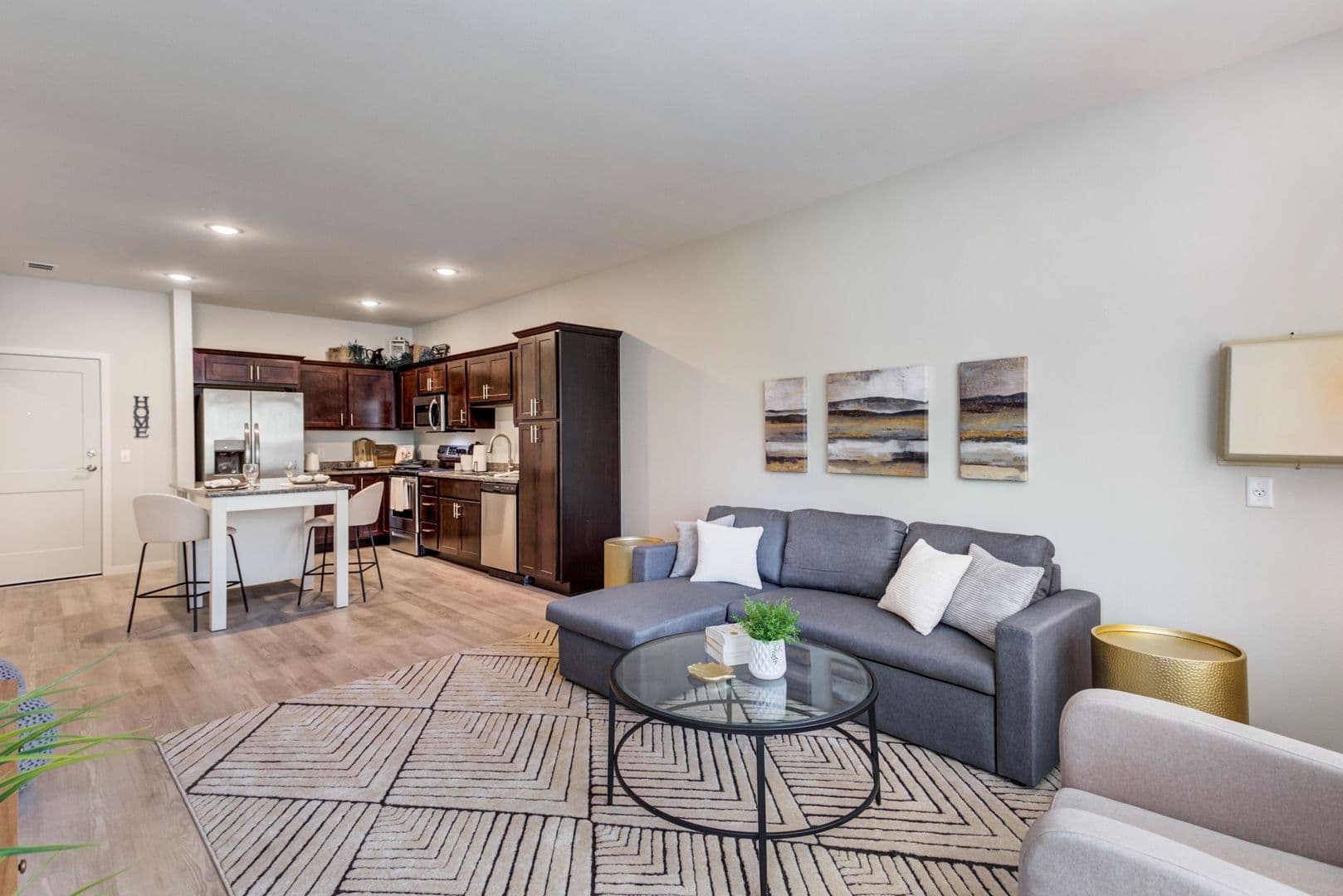 North Saint Paul Apartment: 2290 Anchor Drive