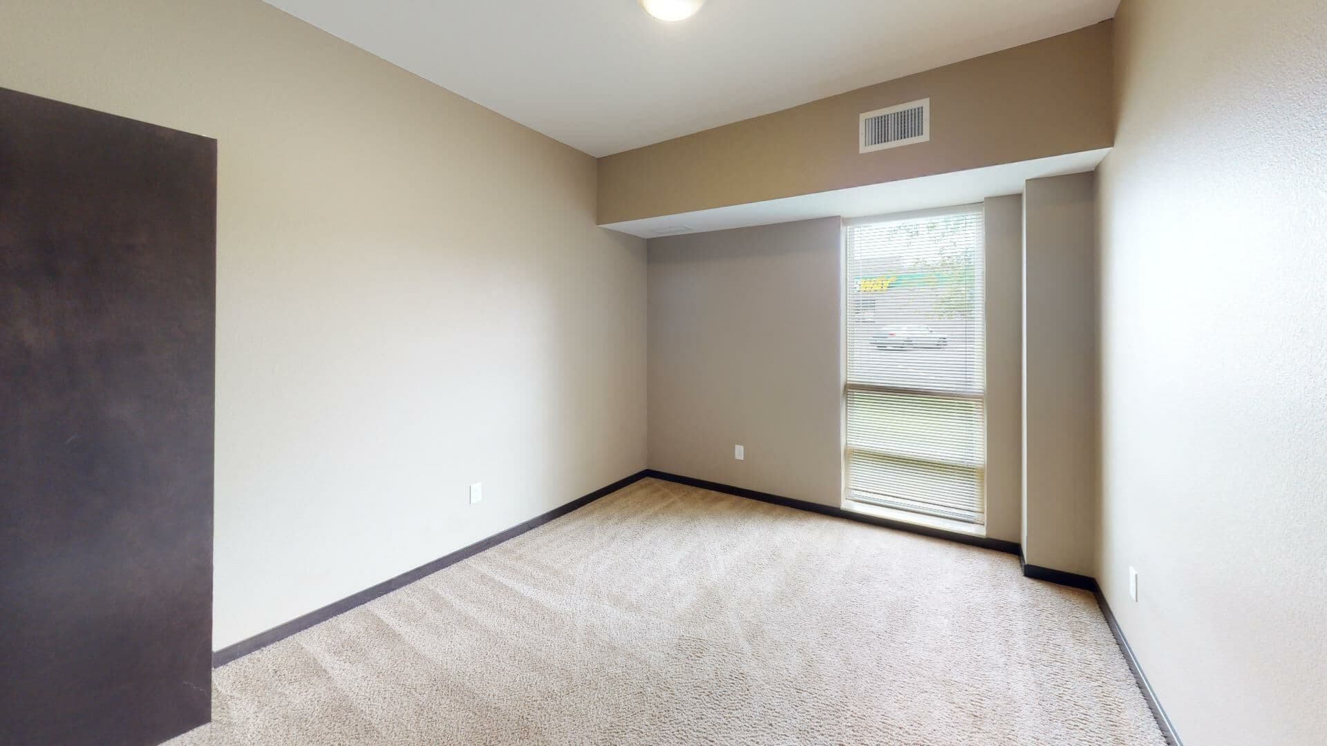 Eau Claire Apartment: 2851 Hendrickson Dr