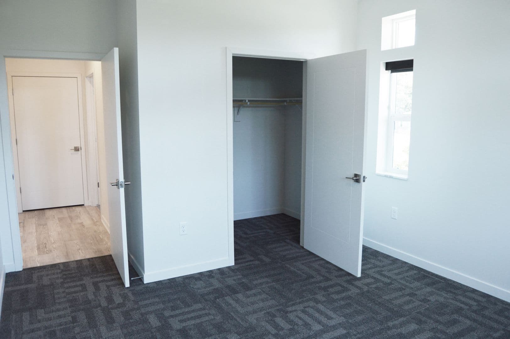 Alexandria Apartment: 716 Darling Ave