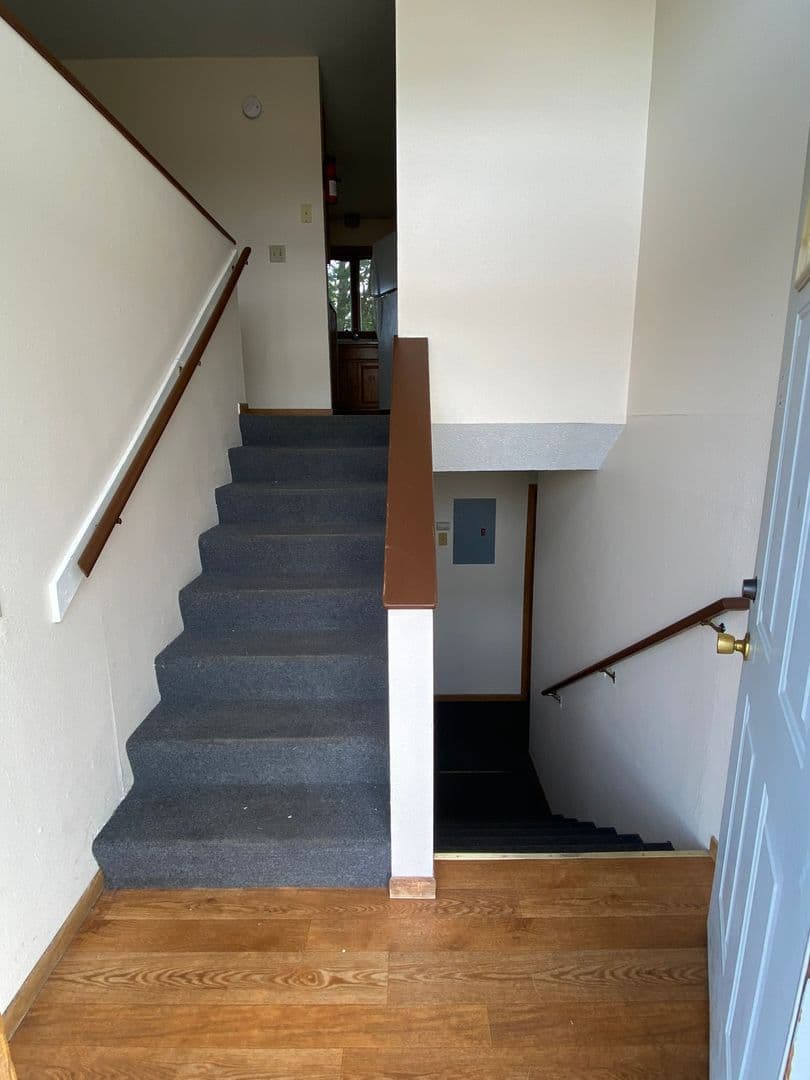 St. Joseph Apartment: 318 Old Hwy 52