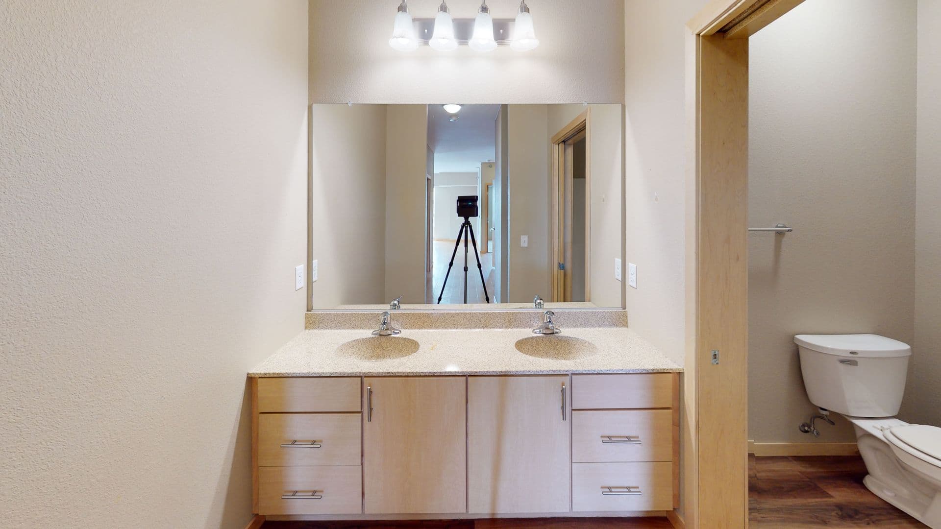 Eau Claire Apartment: 2851 Hendrickson Dr