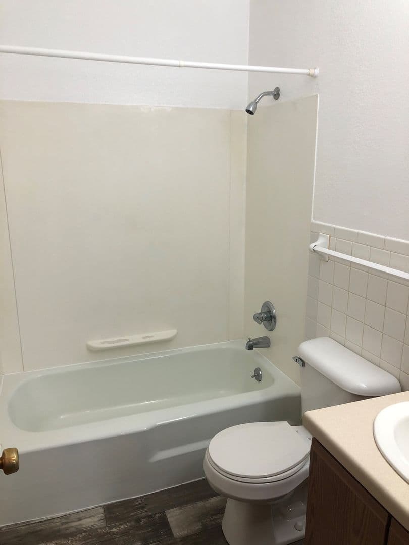 Morris Apartment: 105 Sunnyslope Rd