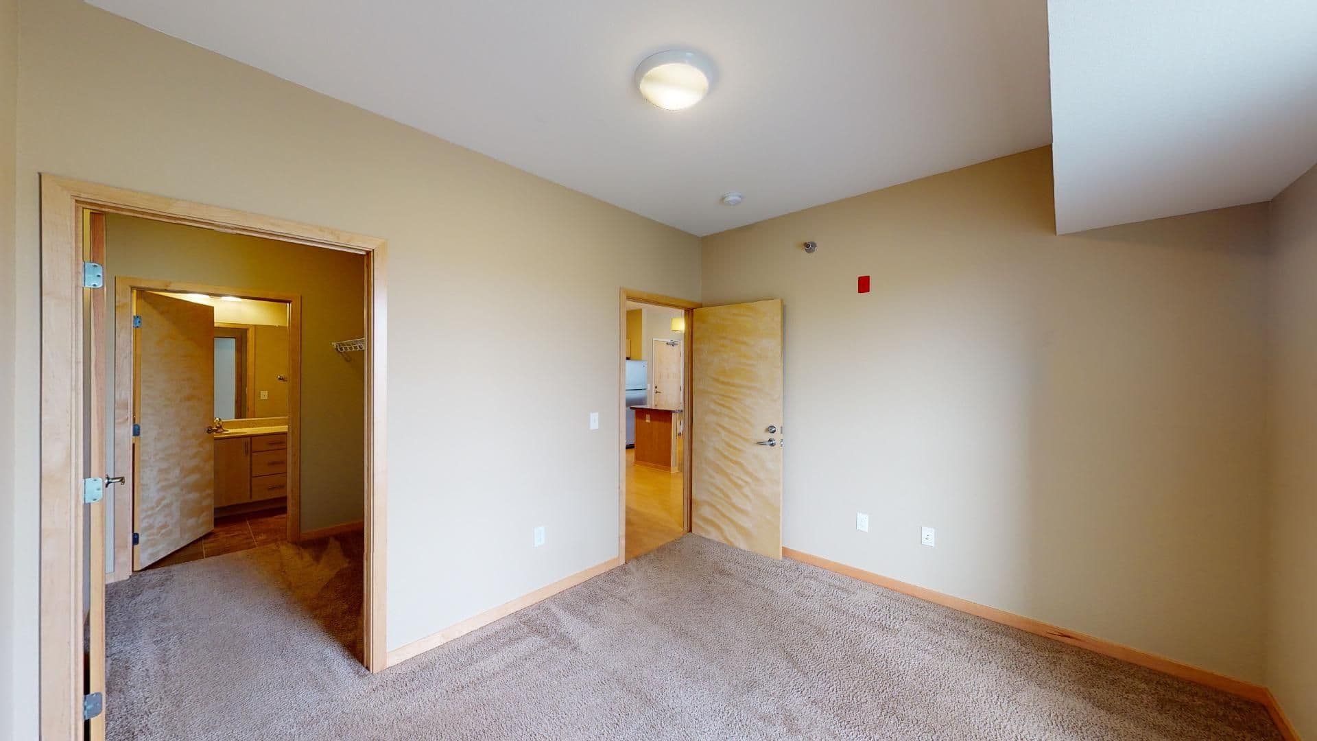 Eau Claire Apartment: 2851 Hendrickson Dr