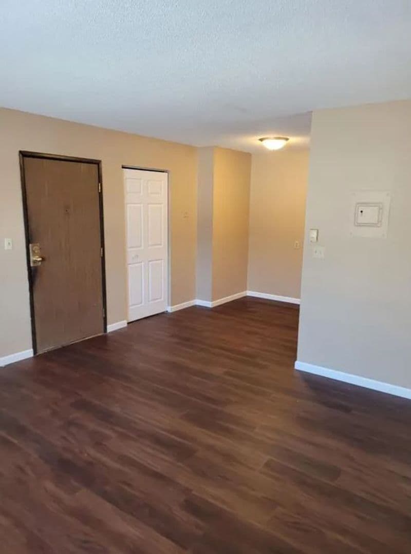 St. Cloud Apartment: 421 8th Ave N