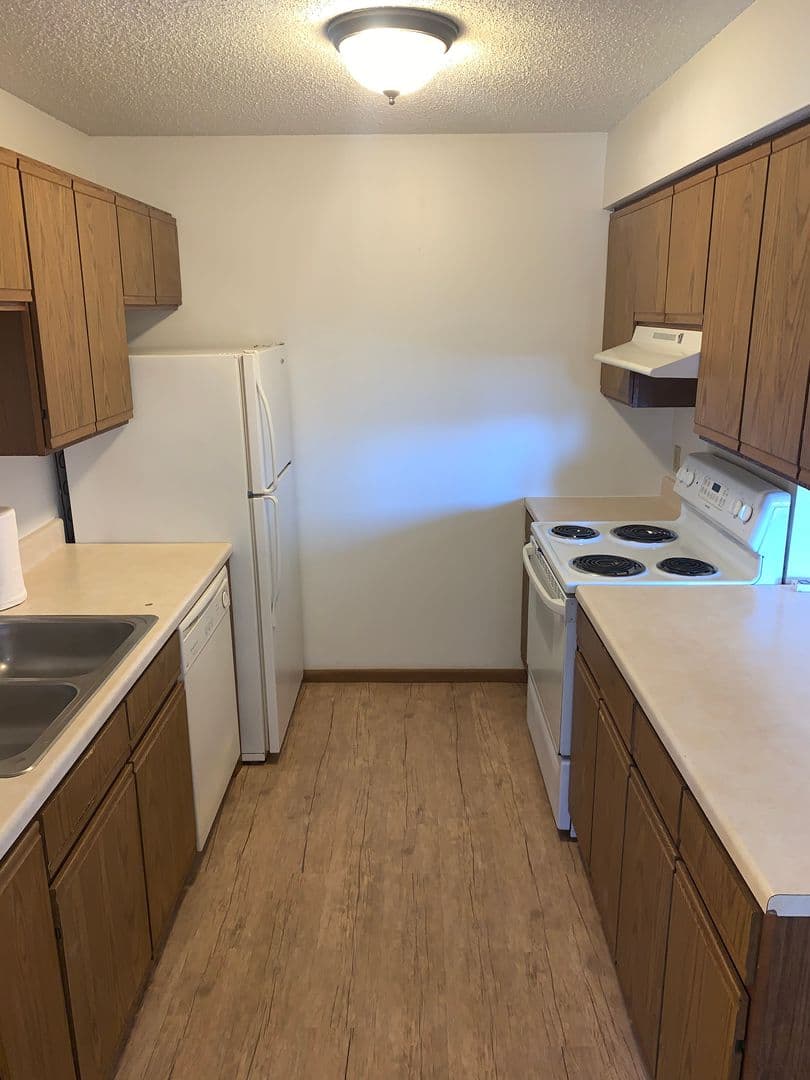 St. Cloud Apartment: 520 15th Ave SE