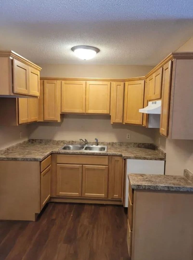 St. Cloud Apartment: 421 8th Ave N