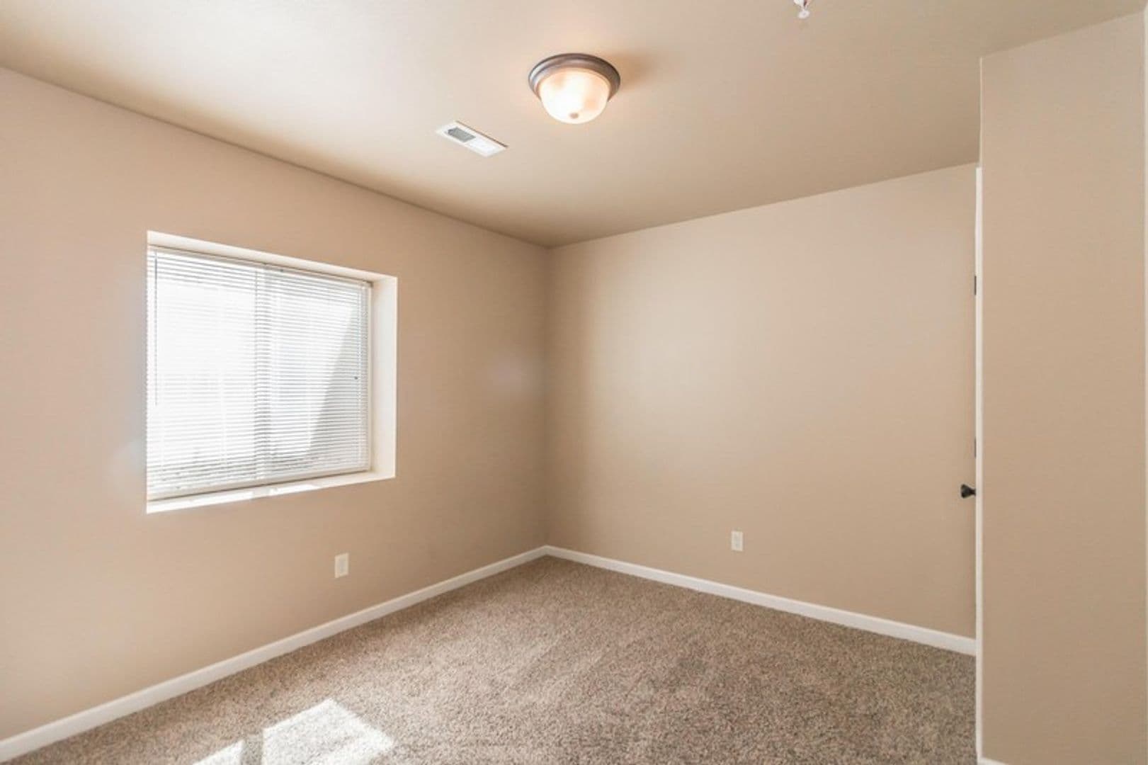 Dickinson Apartment: 2051 Yellowstone Cir