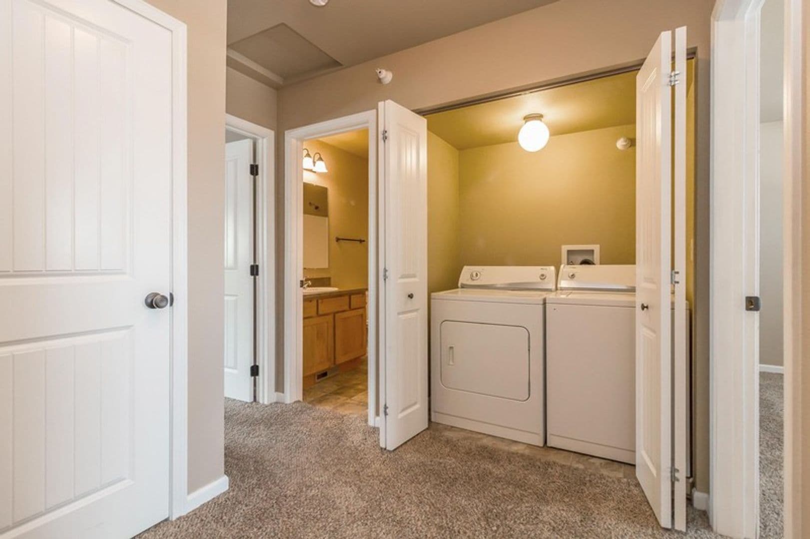 Dickinson Apartment: 2051 Yellowstone Cir