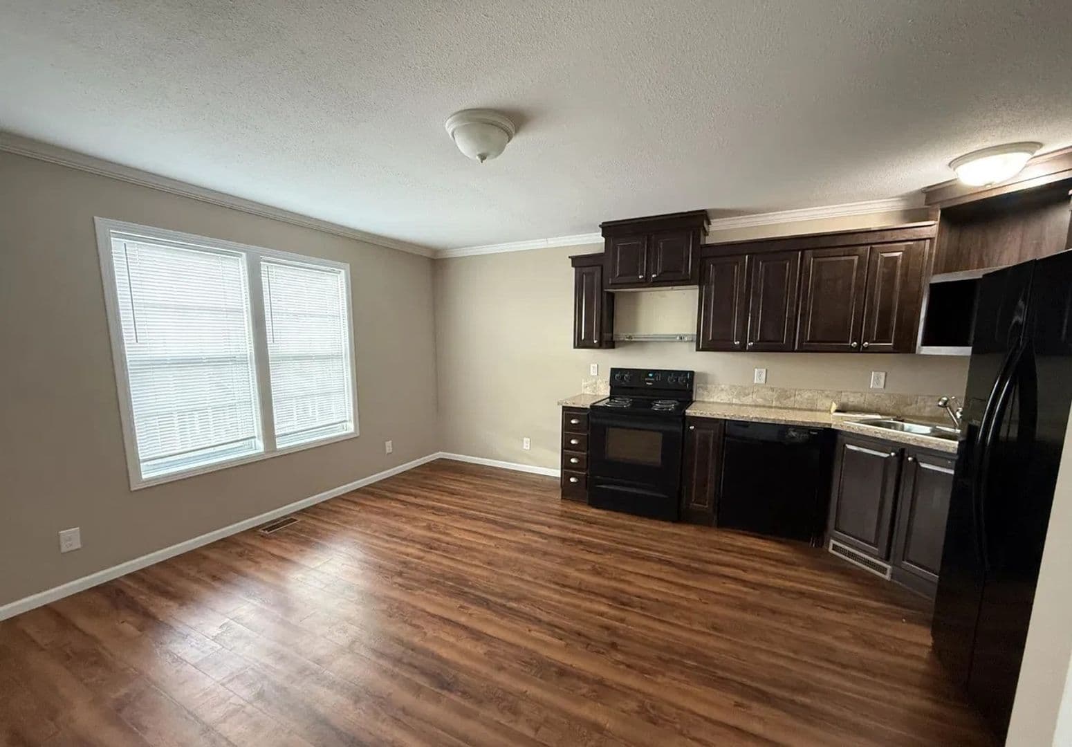 Watford CIty Townhome: 120 4th Ave SE