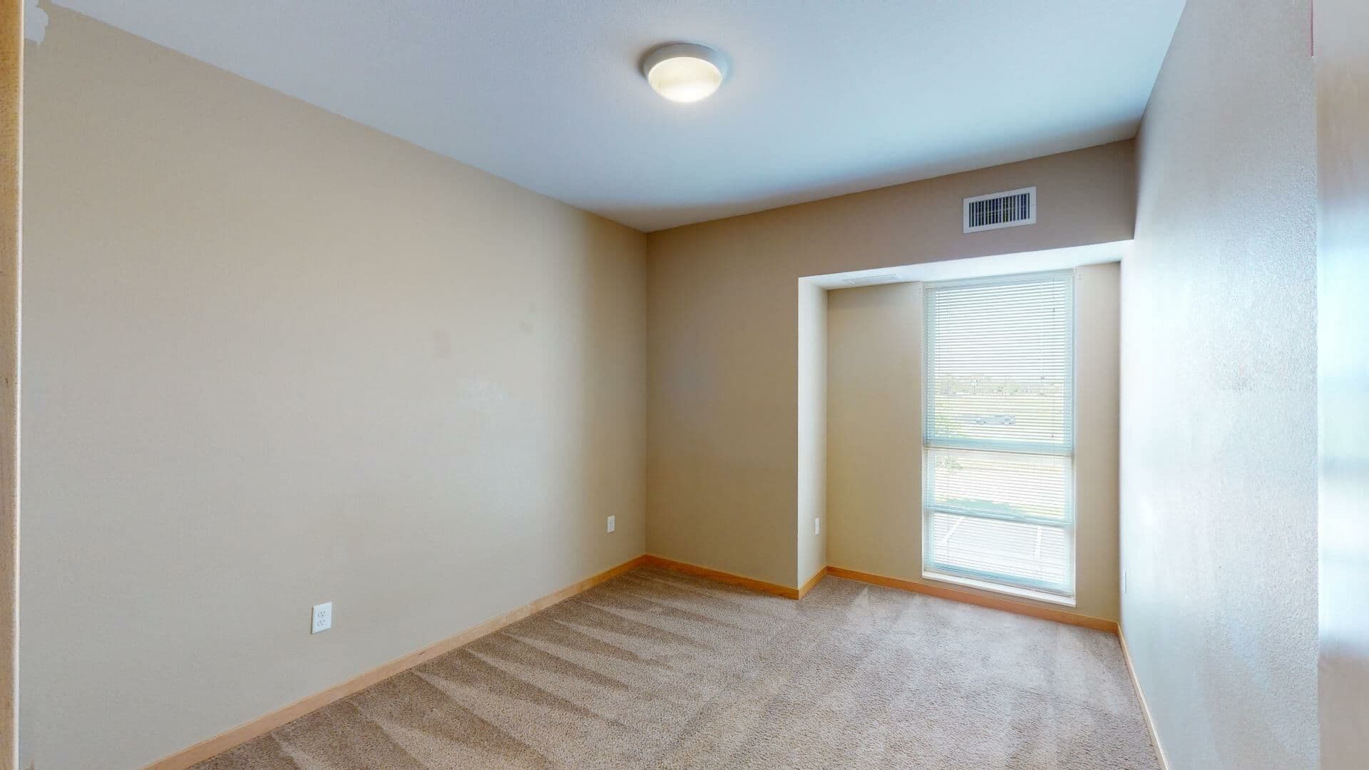 Eau Claire Apartment: 2851 Hendrickson Dr
