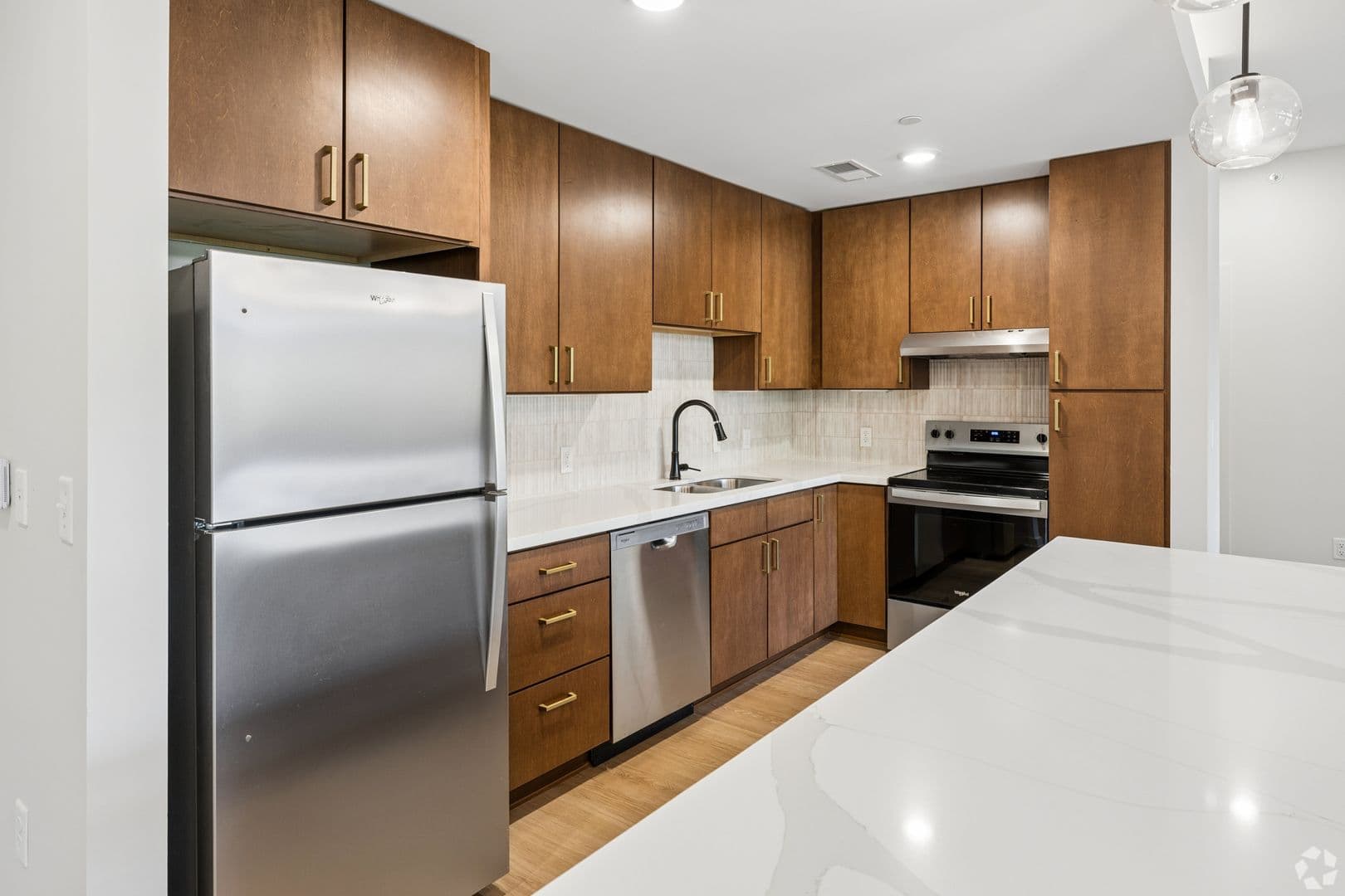 Alexandria Apartment: 716 Darling Ave