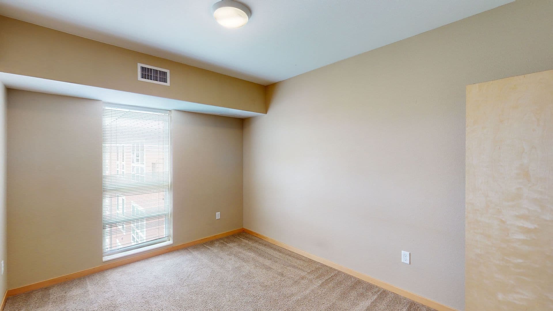 Eau Claire Apartment: 2851 Hendrickson Dr