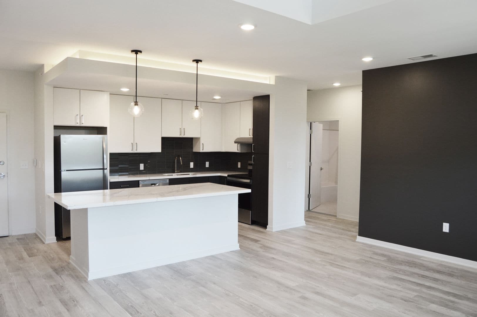 Alexandria Apartment: 716 Darling Ave