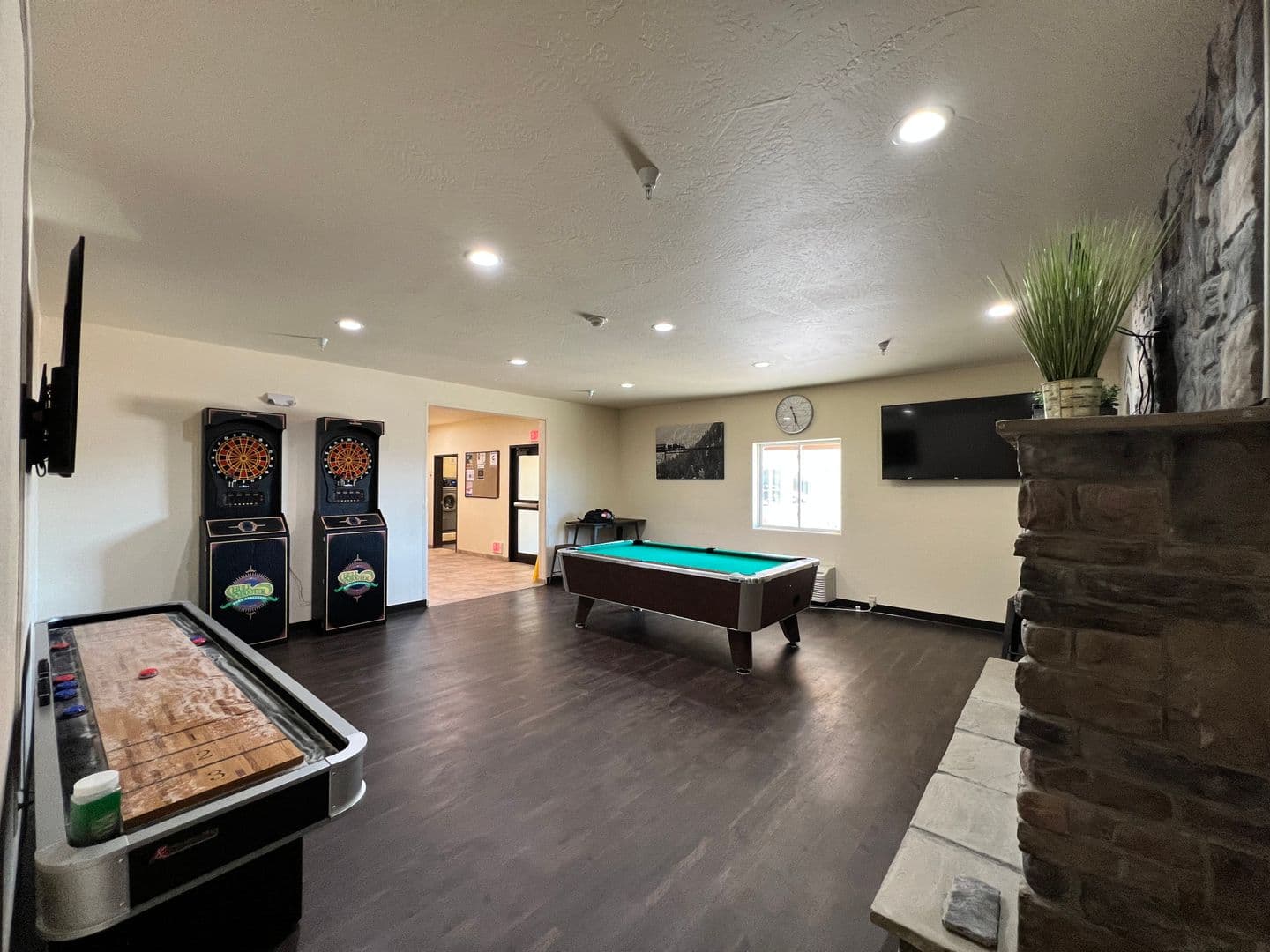 Dickinson Apartment: 1167 14th St W
