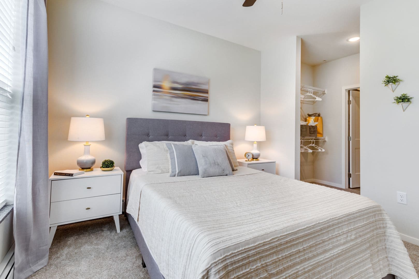 North Saint Paul Apartment: 2290 Anchor Drive